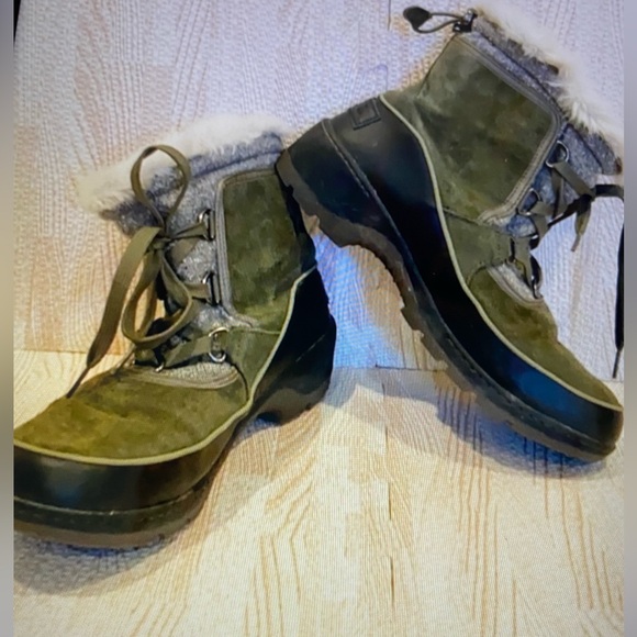 Sorel Women's Olive, Black and Gray Winter Boots - Picture 2 of 11